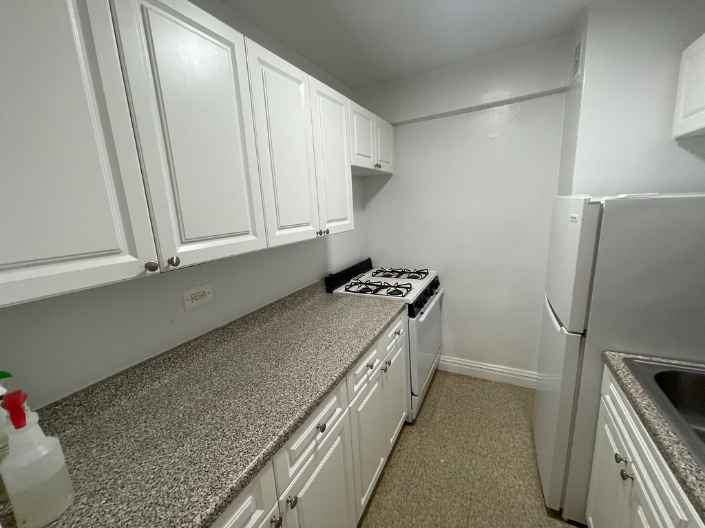 67-15 102nd Street - Photo 4