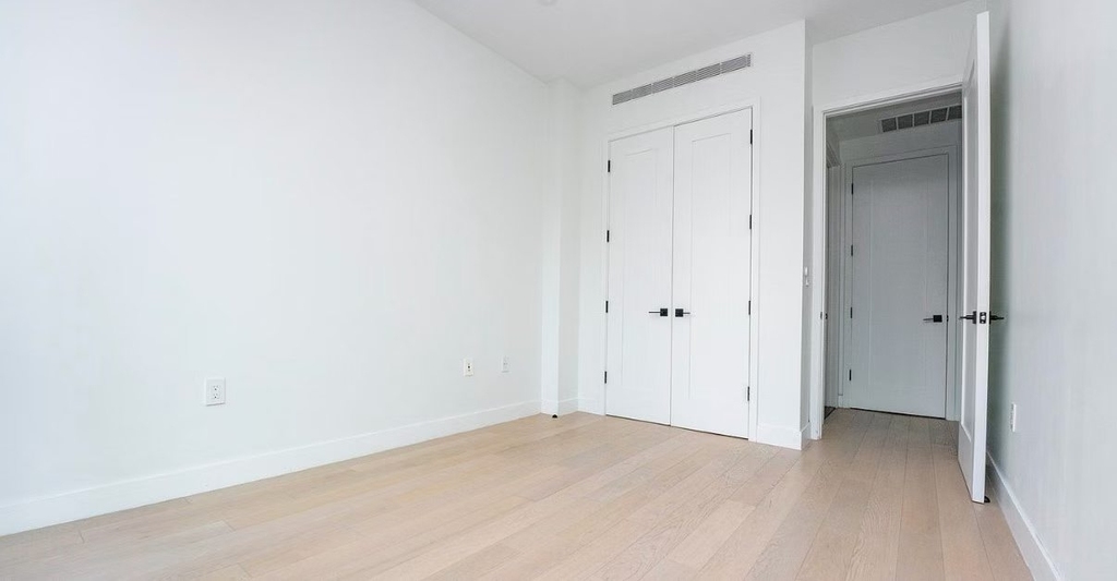 5 Court Square - Photo 5