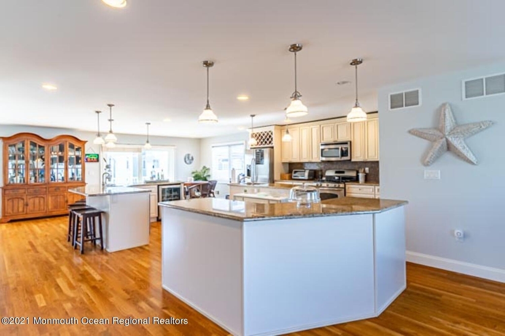 233 12th Avenue - Photo 8