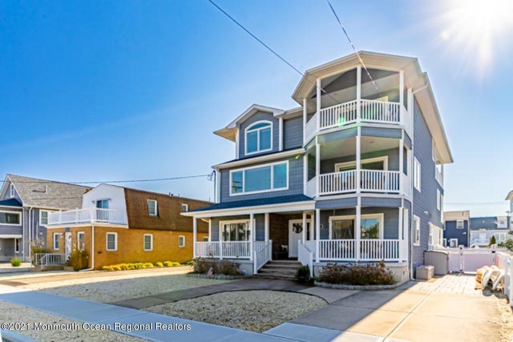 233 12th Avenue - Photo 0