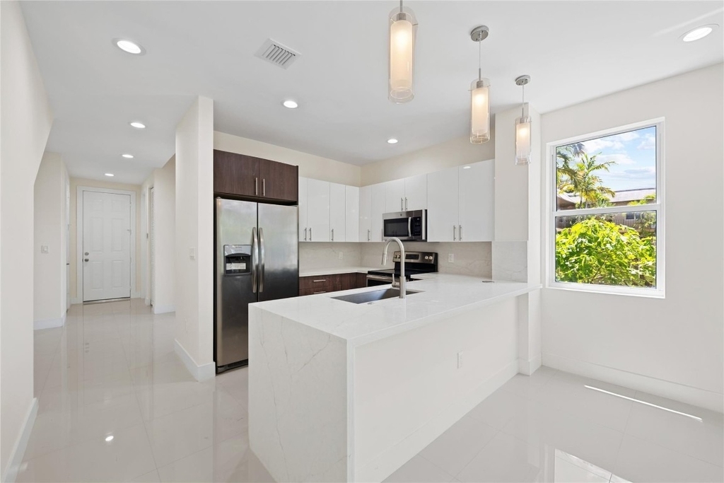 1434 Sw 4th Avenue - Photo 2