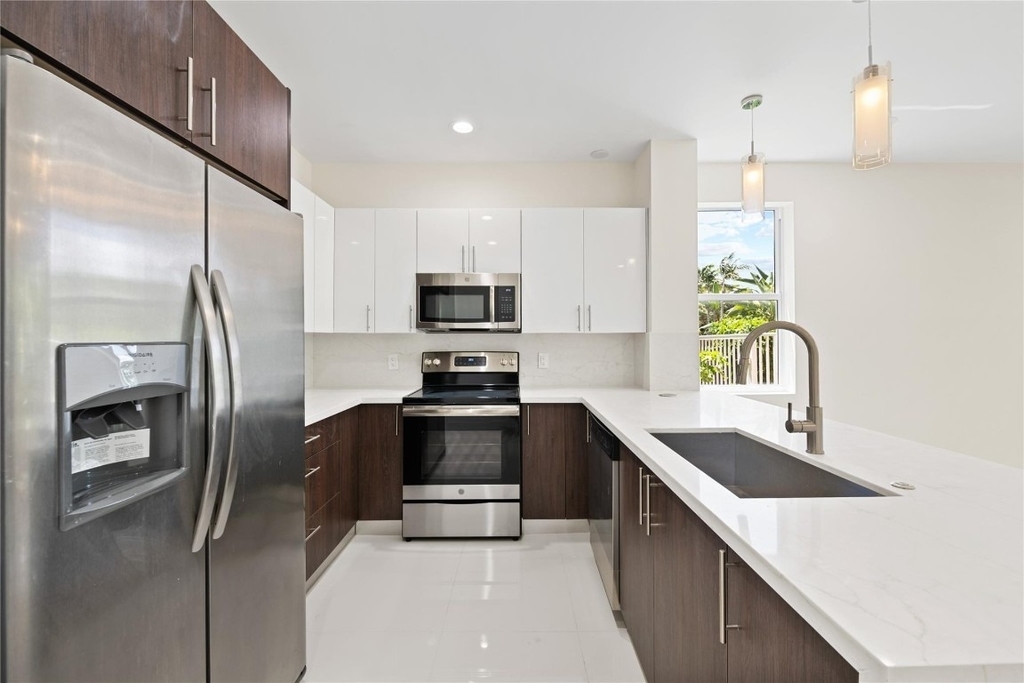 1434 Sw 4th Avenue - Photo 3