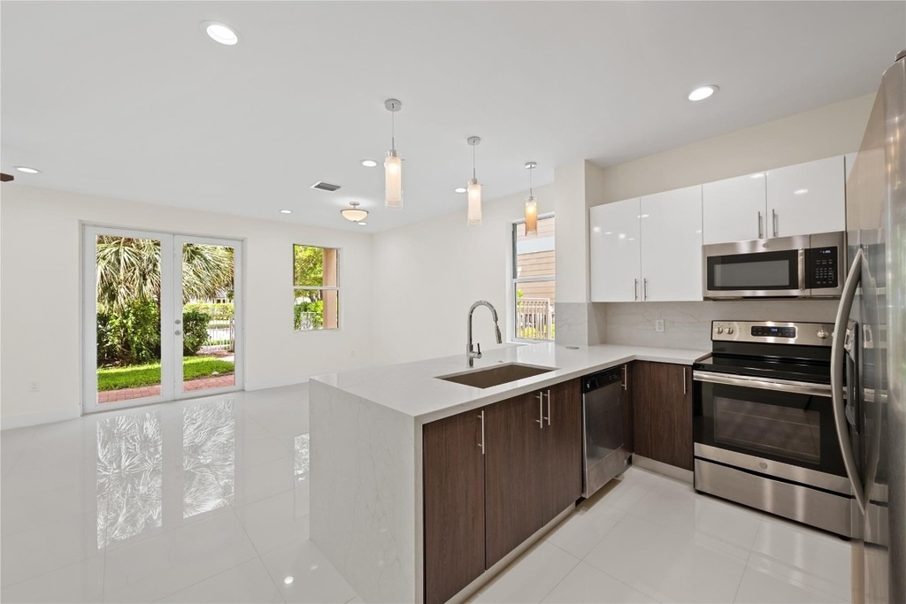 1430 Sw 4th Avenue - Photo 1