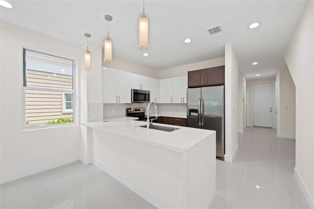 1430 Sw 4th Avenue - Photo 3