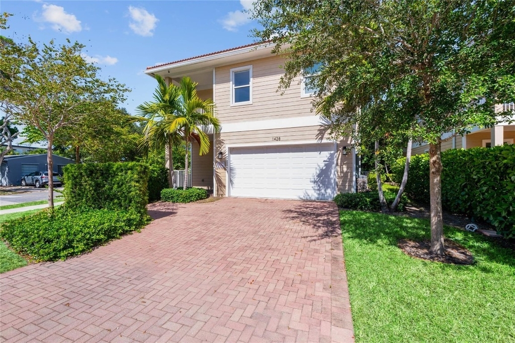 1428 Sw 4th Avenue - Photo 0