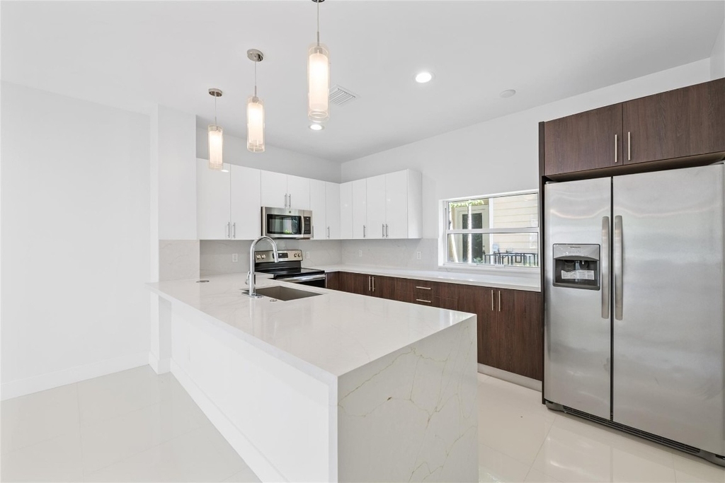 1428 Sw 4th Avenue - Photo 1