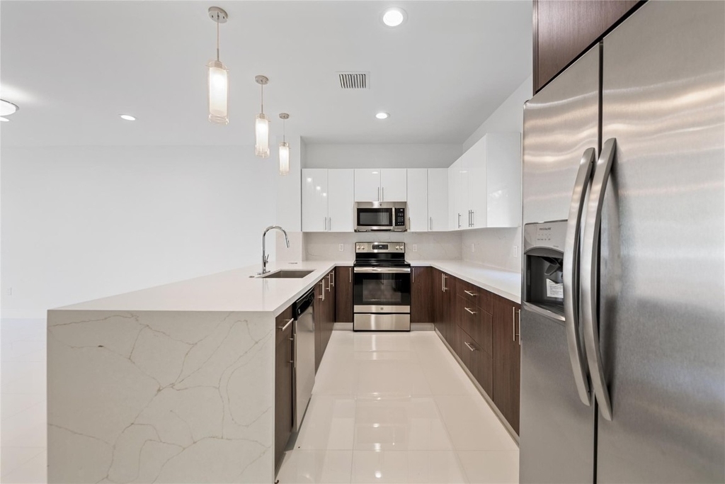 1428 Sw 4th Avenue - Photo 2