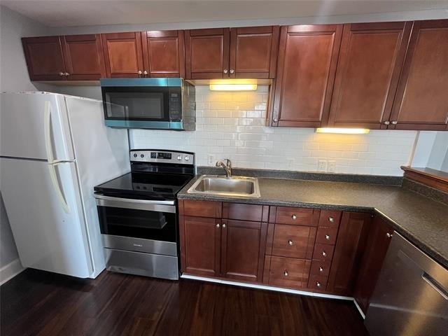 2518 N Fitzhugh Avenue - Photo 1