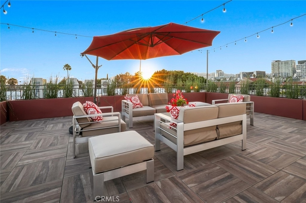5820 La Mirada Avenue - Photo 2