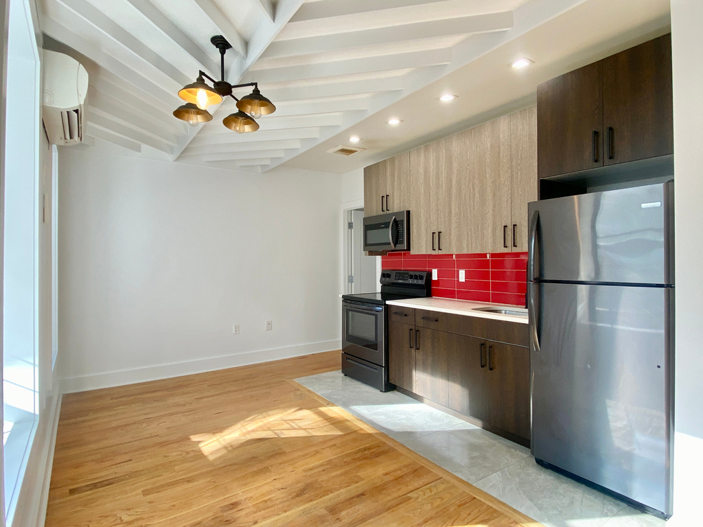928 Dekalb Avenue - Photo 2
