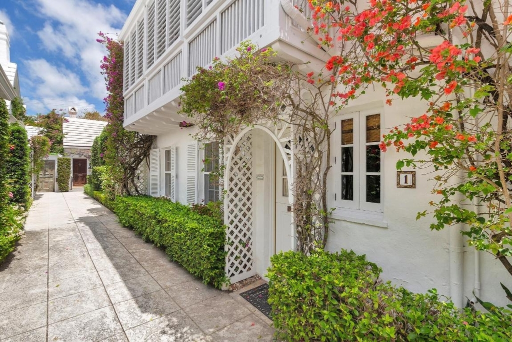 417 Peruvian Avenue - Photo 2