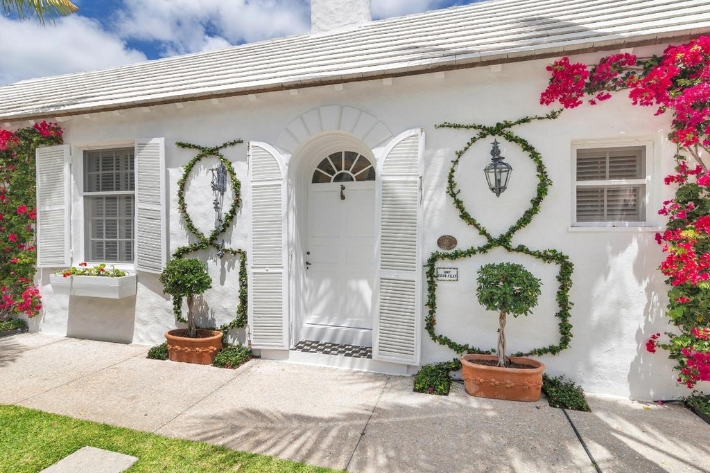 417 Peruvian Avenue - Photo 0