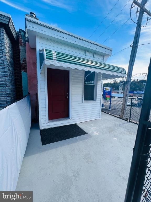 2084 E Allegheny Avenue - Photo 2