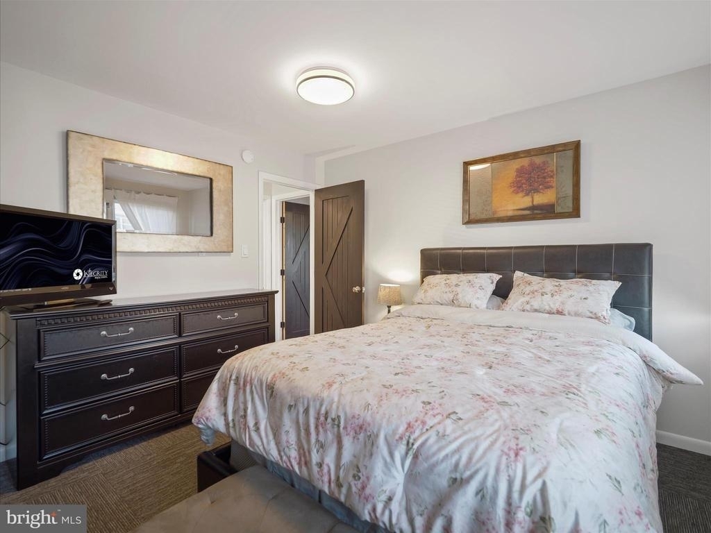 235 S Ridge Avenue - Photo 7
