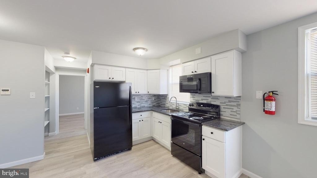 910 Gateway Boulevard - Photo 2