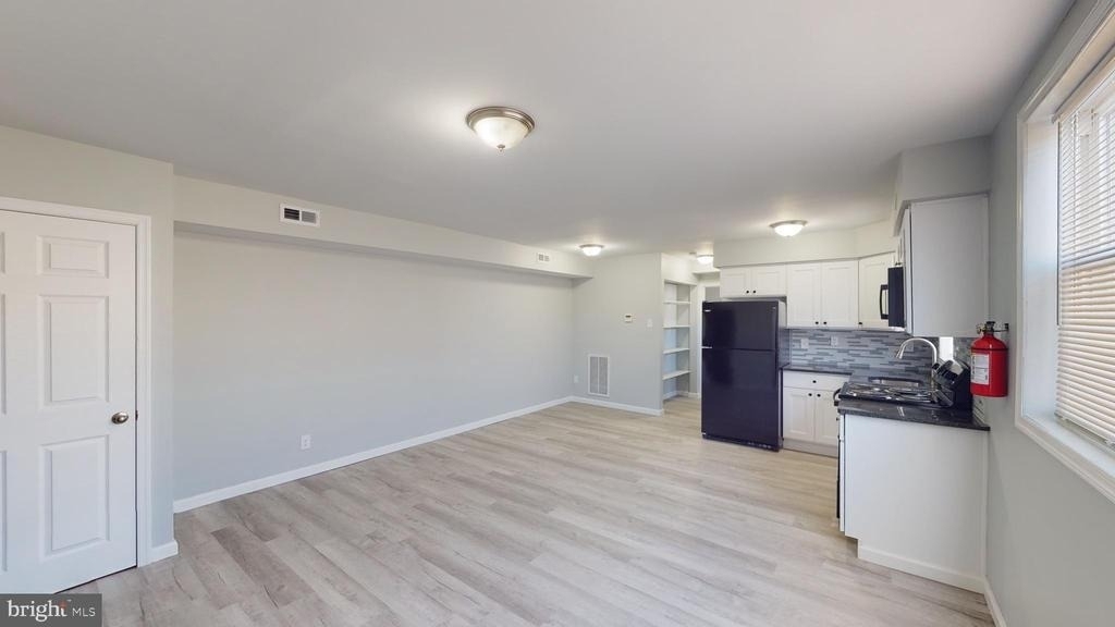 910 Gateway Boulevard - Photo 1