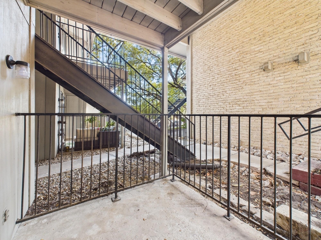 3018 1st St - Photo 9