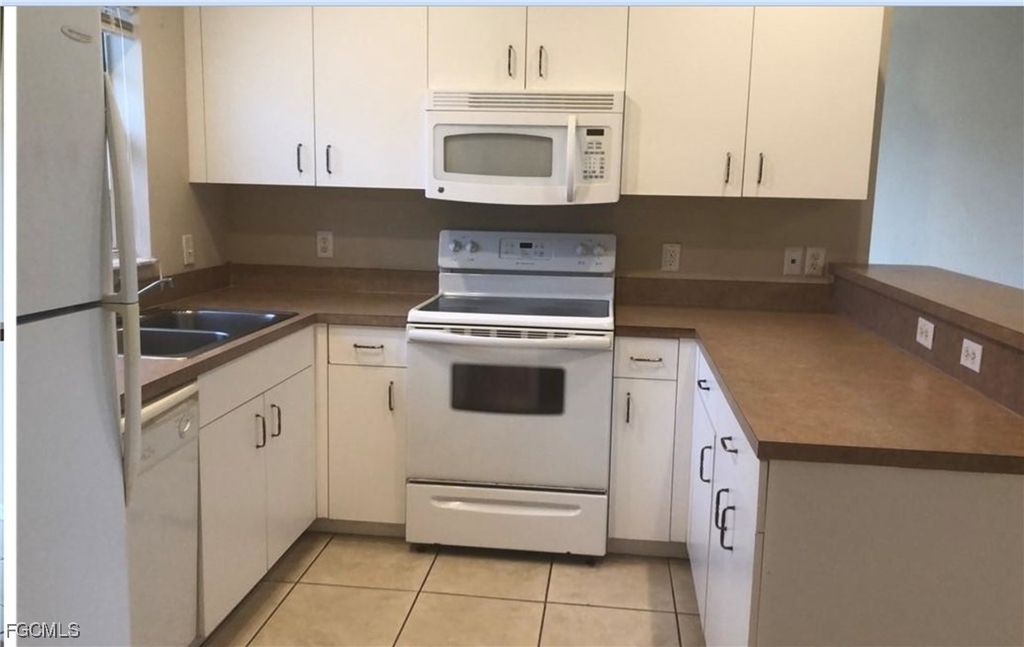 936 Eisenhower Boulevard - Photo 2