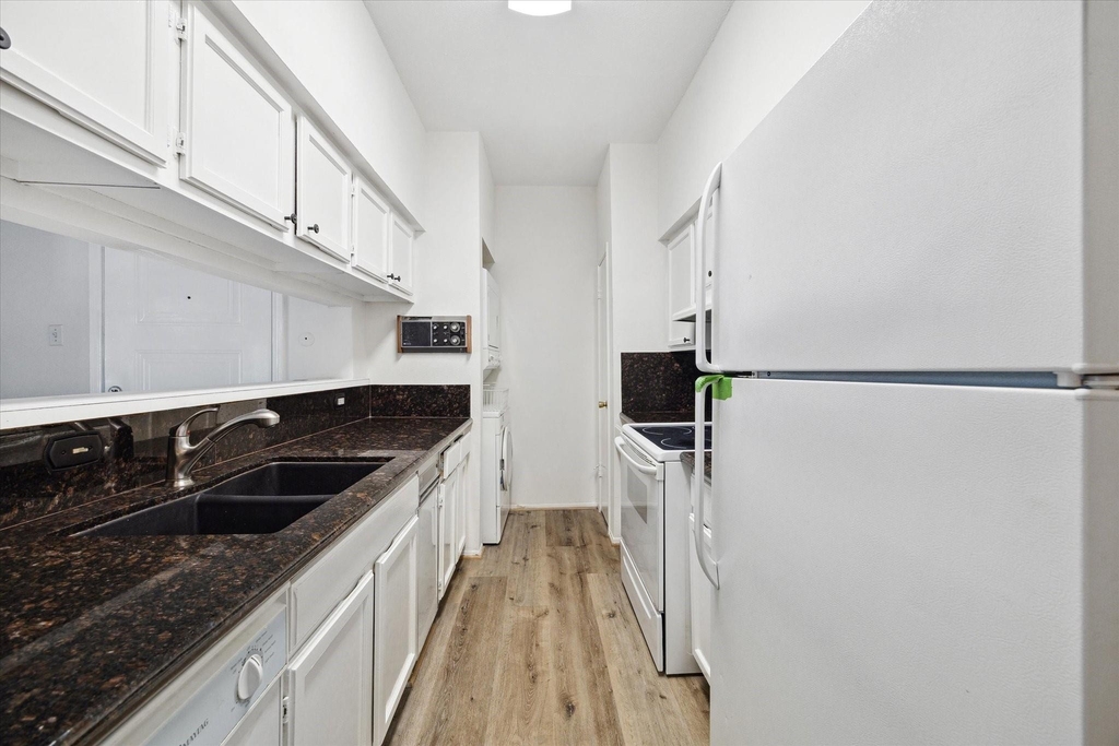 2425 Augusta Drive - Photo 6