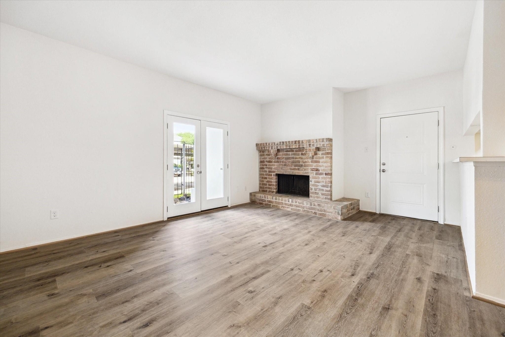2425 Augusta Drive - Photo 4