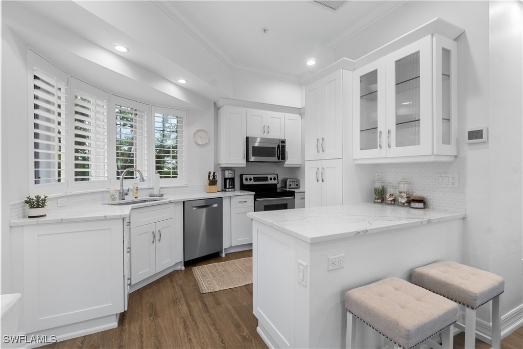 991 8th Street S - Photo 4