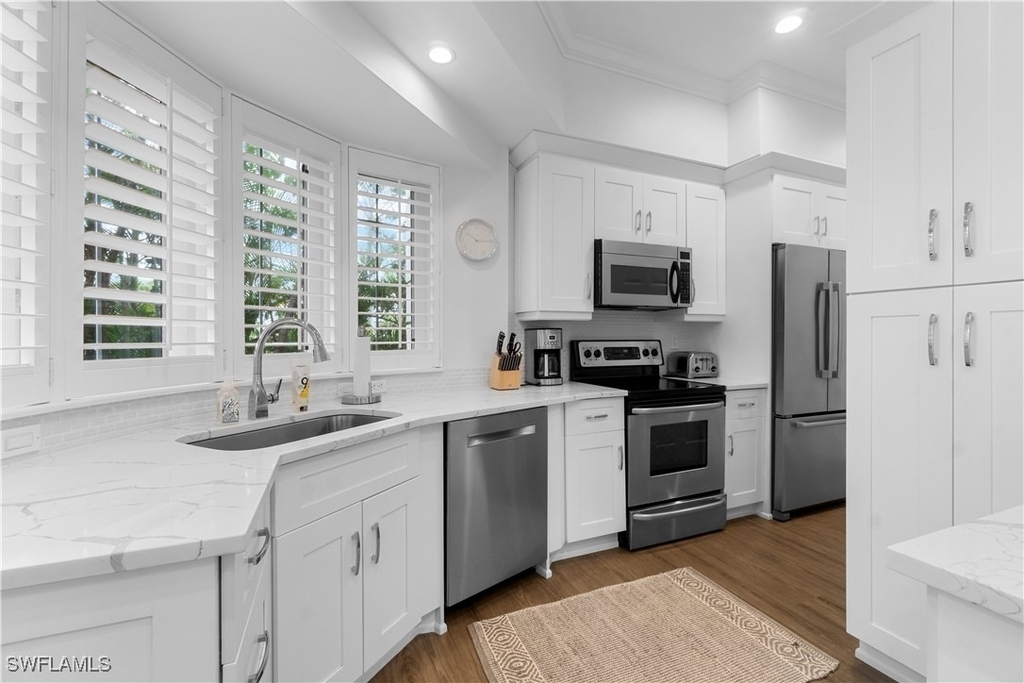 991 8th Street S - Photo 5