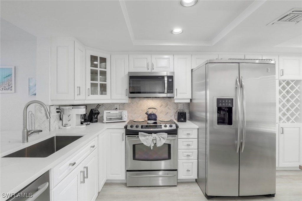 9101 Vanderbilt Drive - Photo 2