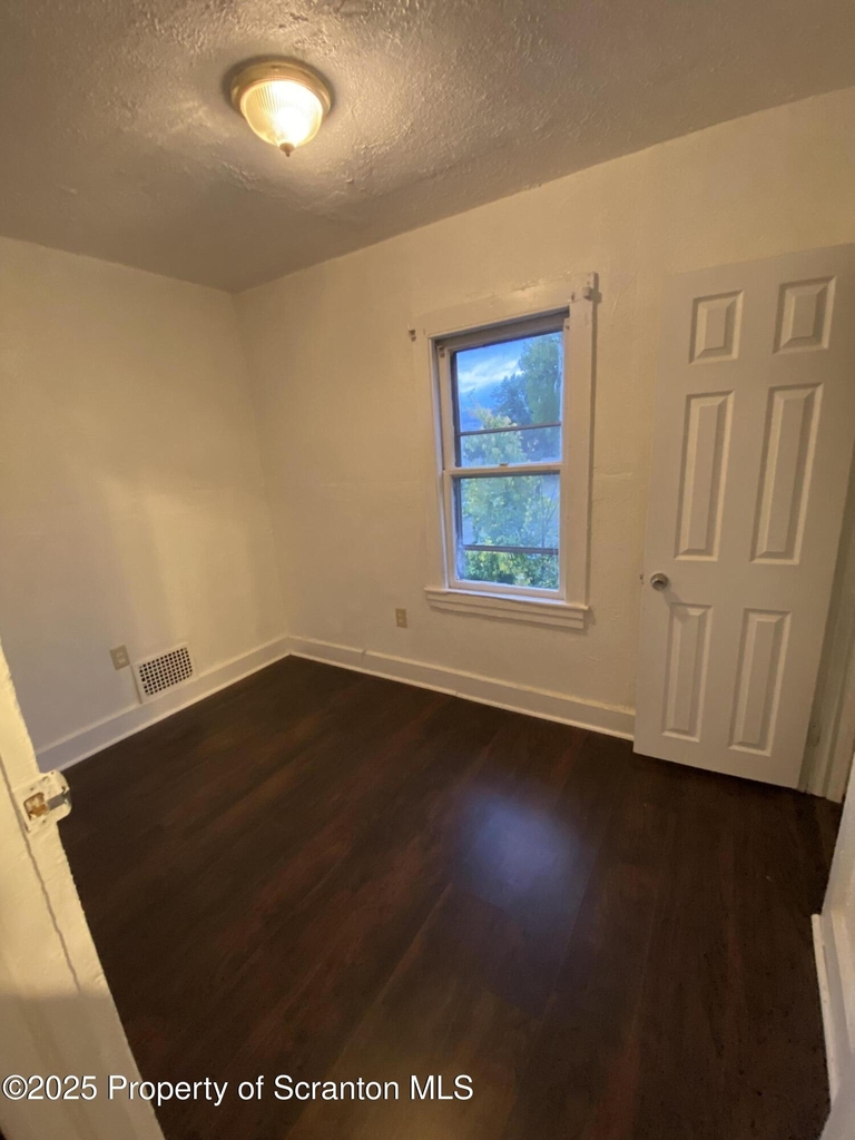 2122 Belmont Terrace - Photo 5