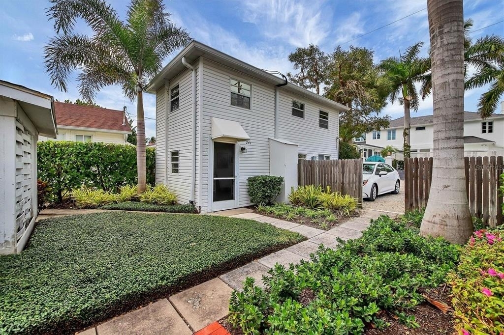 241 Gilchrist Avenue - Photo 0