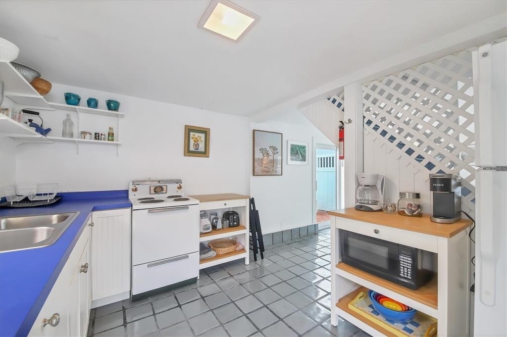 241 Gilchrist Avenue - Photo 4