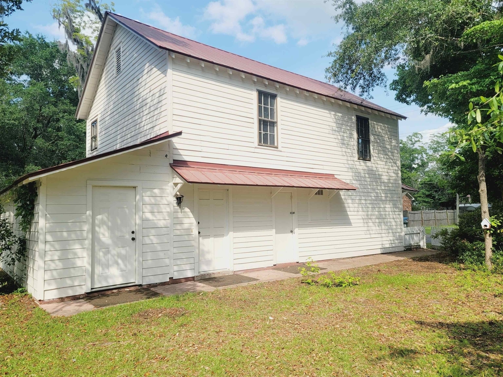 302 Jefferson Street - Photo 0