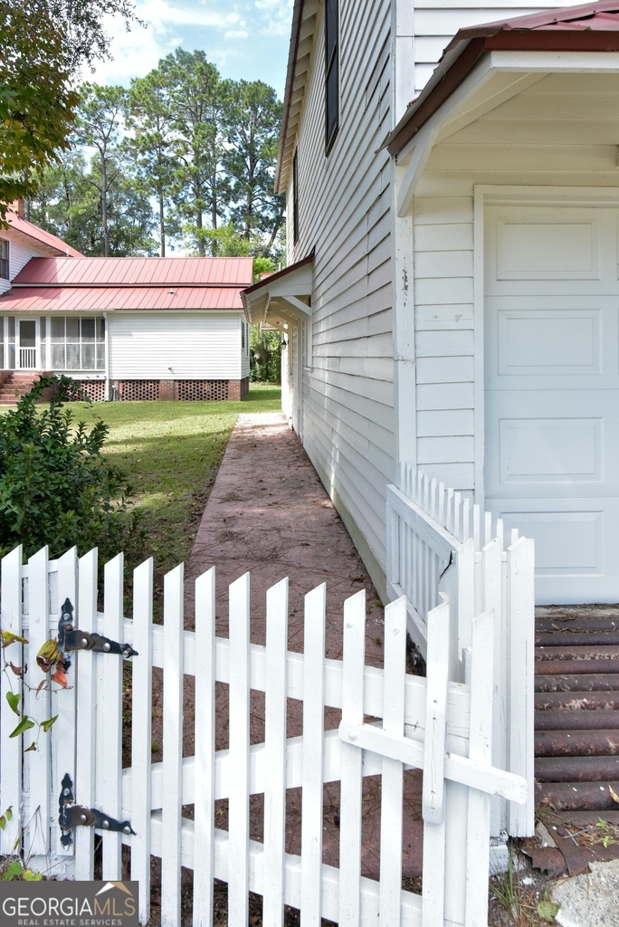 302 Jefferson Street - Photo 2