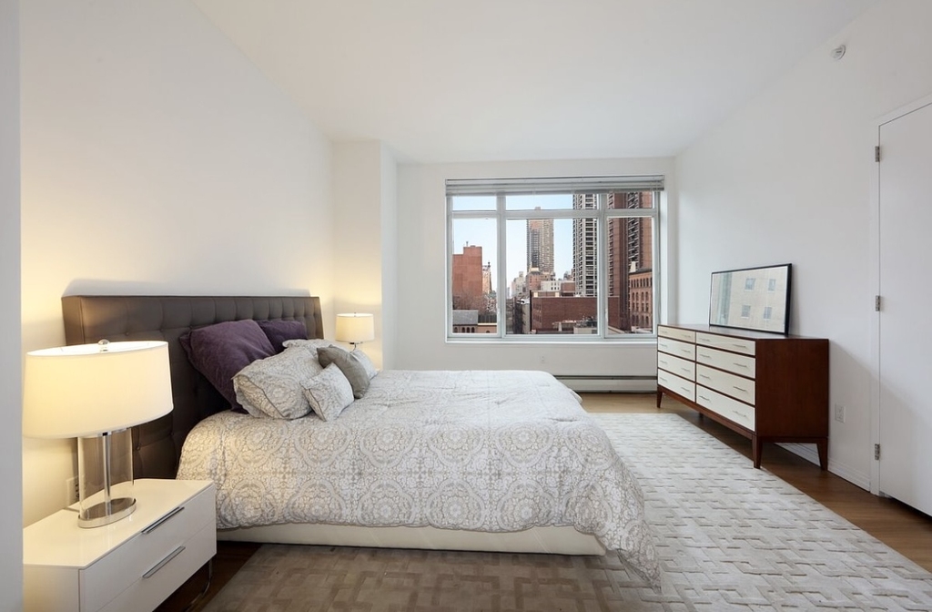 East 59th Street, New York, NY, 10022 - Photo 3