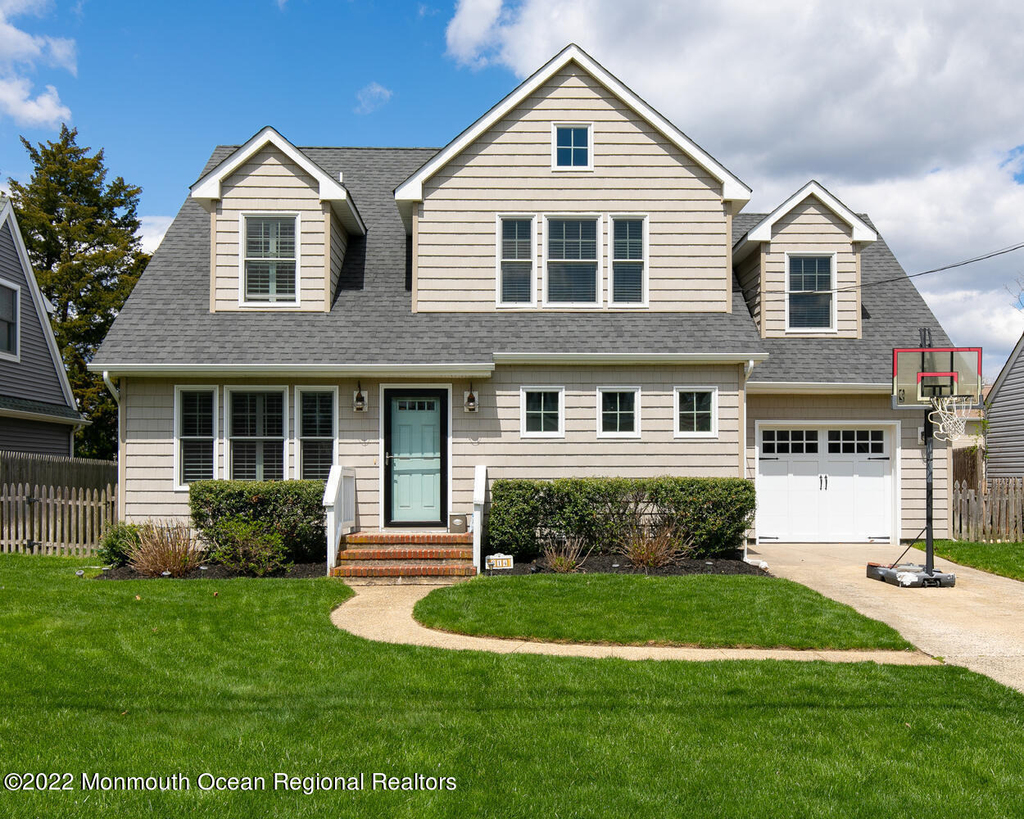 814 Pitney Drive - Photo 0