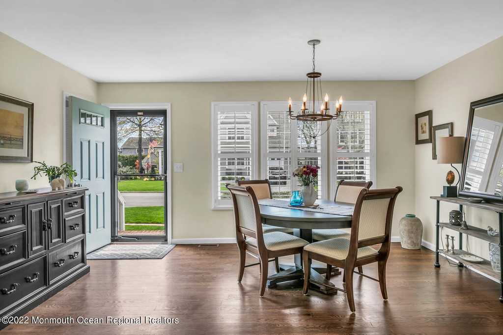 814 Pitney Drive - Photo 2