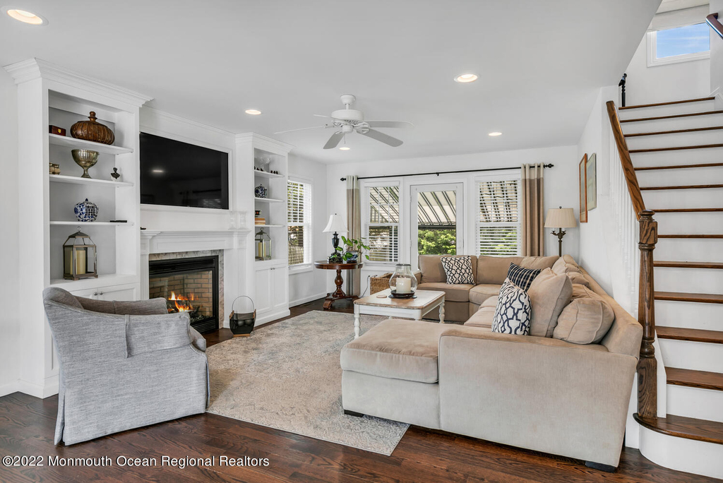 814 Pitney Drive - Photo 4