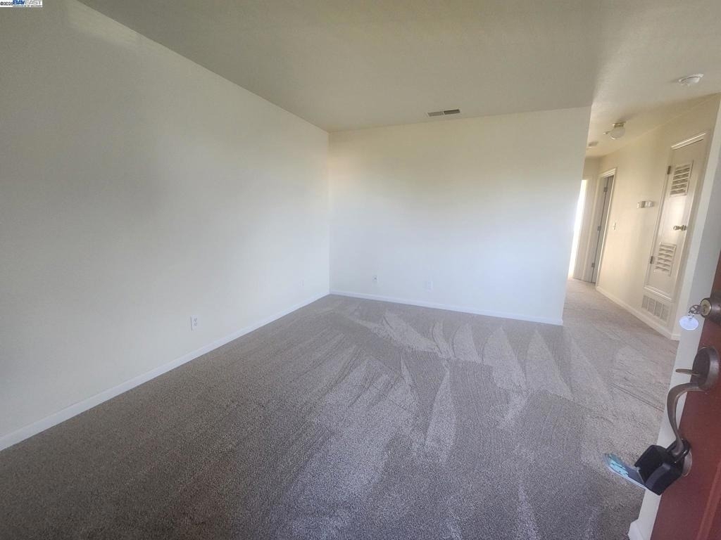 2255 Chestnut St - Photo 3