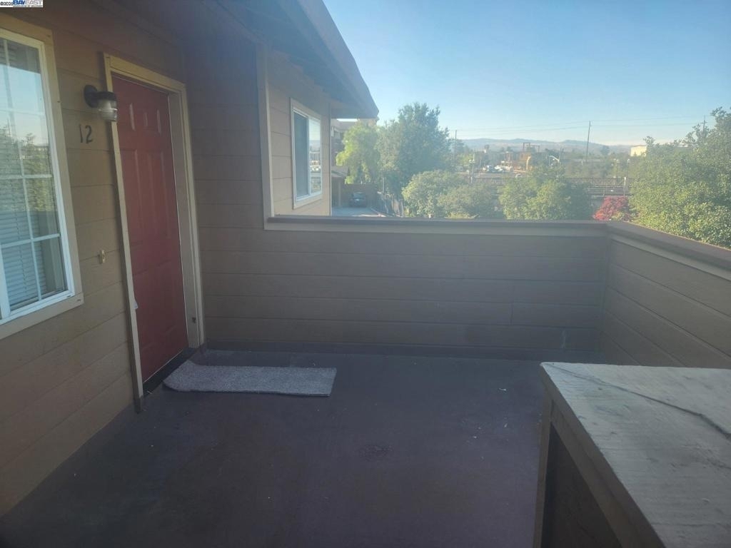 2255 Chestnut St - Photo 2