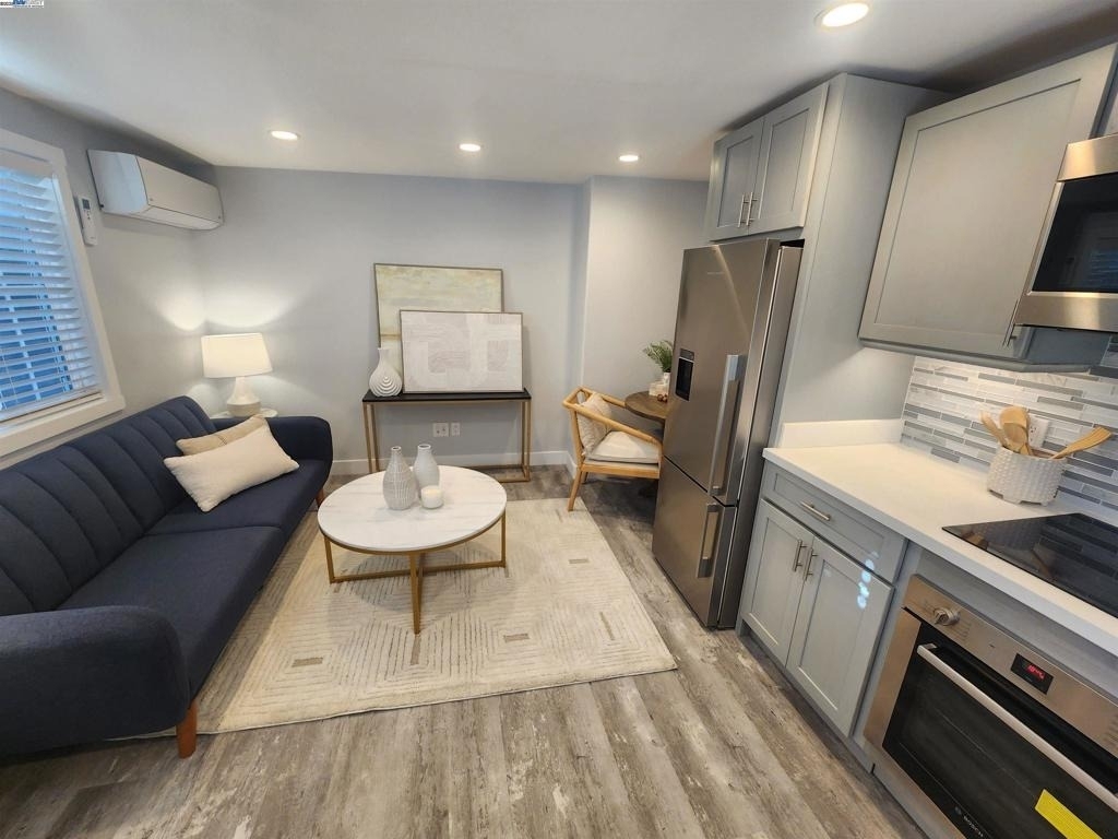 981 Marylin Ave - Photo 5