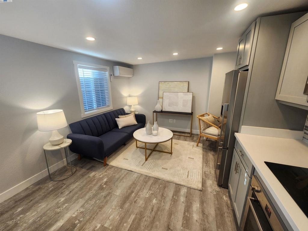 981 Marylin Ave - Photo 3