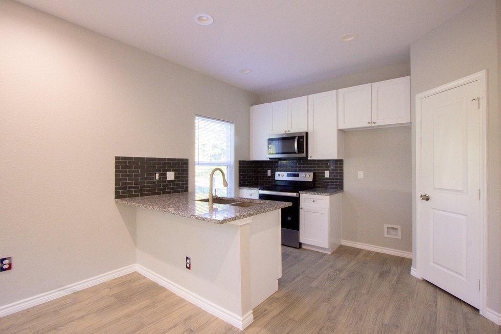 15629 Holly Drive - Photo 3