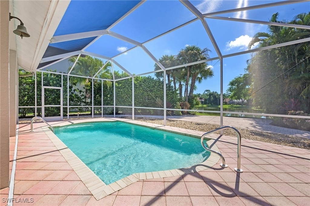 300 Wentworth Court - Photo 4