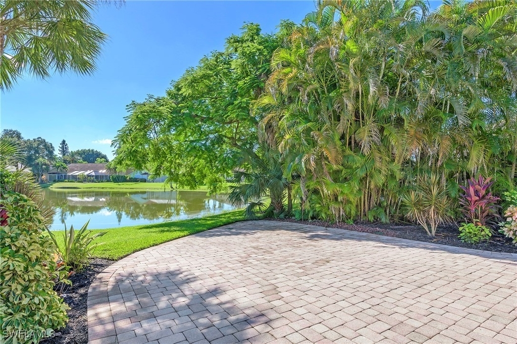 300 Wentworth Court - Photo 29