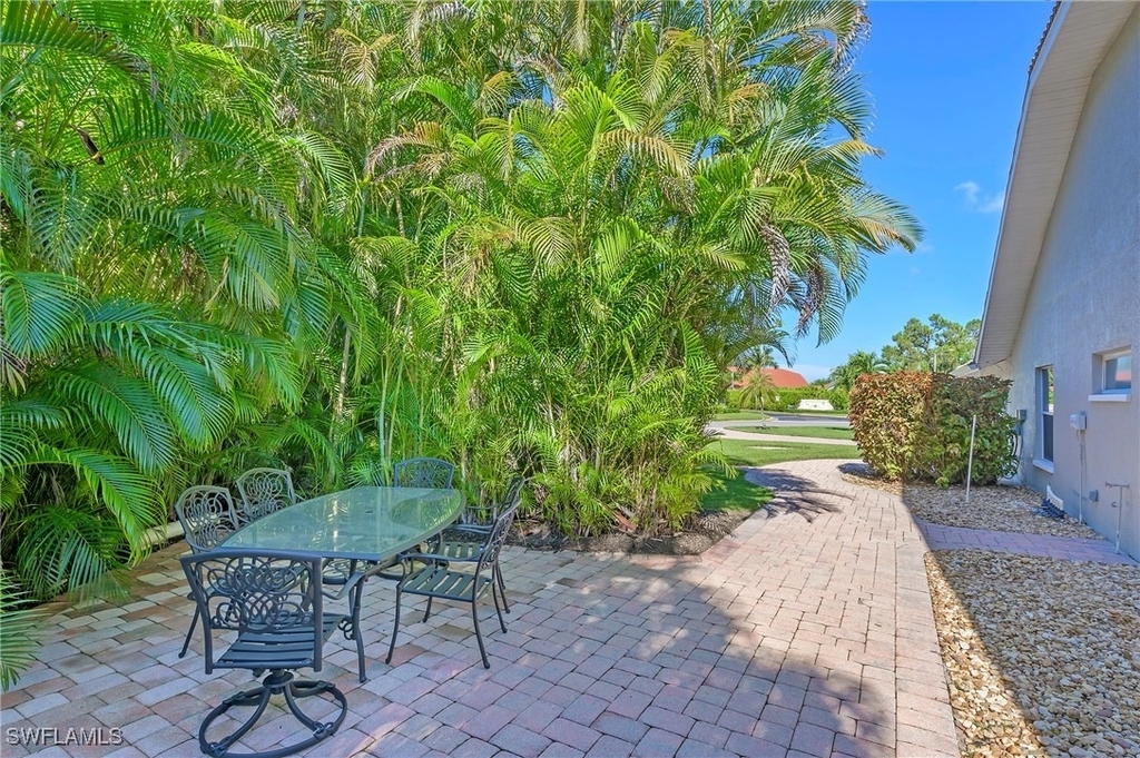 300 Wentworth Court - Photo 30