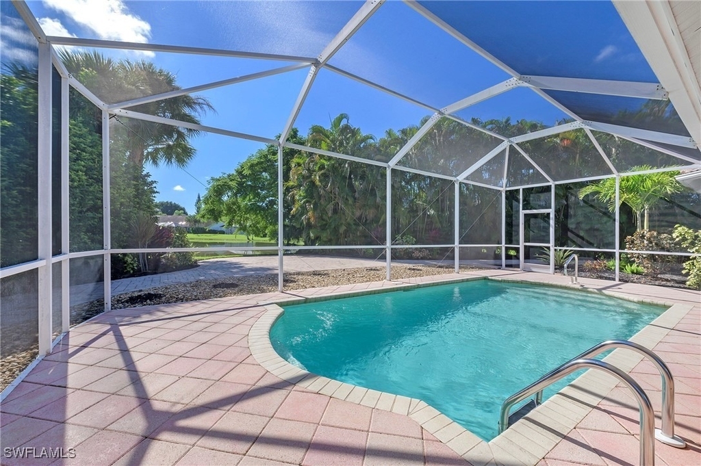 300 Wentworth Court - Photo 5