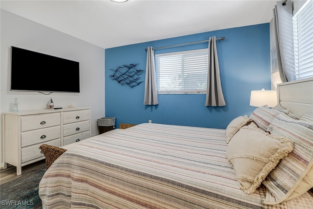 724 100th Avenue N - Photo 18