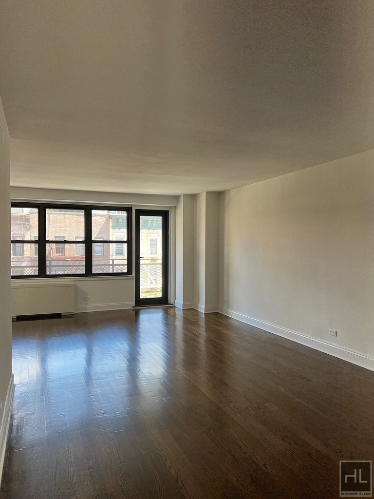 East 82nd Street — Listing History and Nearby Rentals