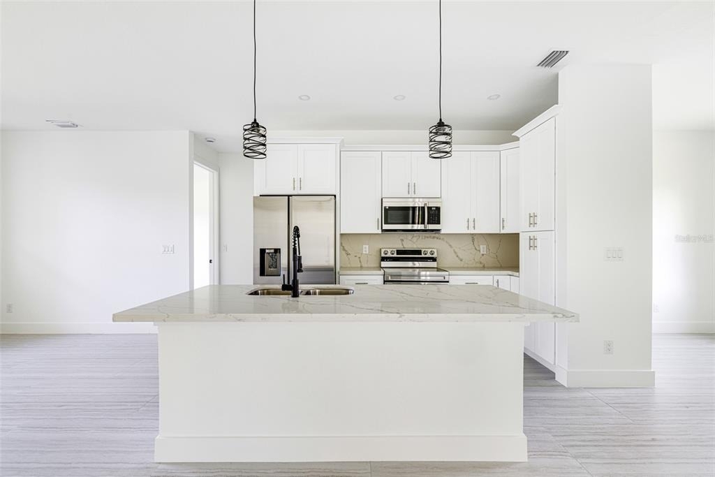 17196 Glenview Avenue - Photo 11