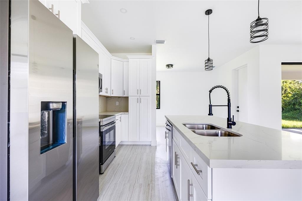17196 Glenview Avenue - Photo 8