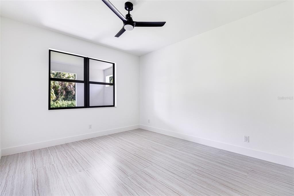17196 Glenview Avenue - Photo 18